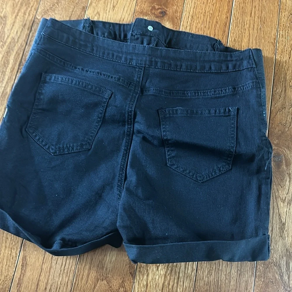 Maternity black short